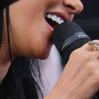 Simaria Meztelen