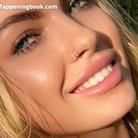 simsyyy__ Meztelen
