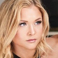 Sophia Thiel Meztelen