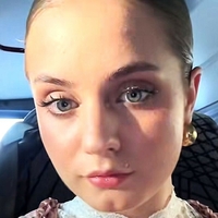 Sophie Breuer Meztelen