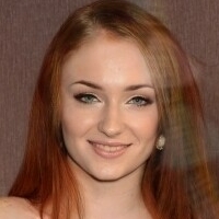 Sophie Turner Fakes Meztelen