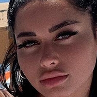 Stephanie Rao Meztelen