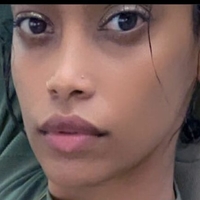 Stephanie Singh Meztelen