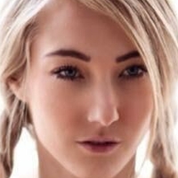 Stevie Louise Dent Meztelen