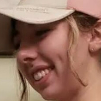 Sydney Alexis Meztelen