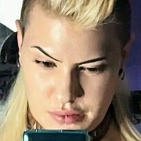 Synthetika Lynn Meztelen