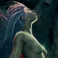 Syren Meztelen
