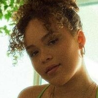 Tahani Anderson Meztelen