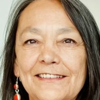 Tantoo Cardinal Meztelen