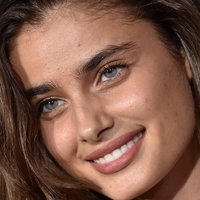 Taylor Hill Meztelen