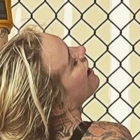 Taylor Killer Bee Starling Meztelen