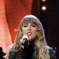 Taylor Swift Meztelen