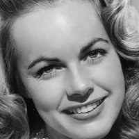 Terry Moore Meztelen