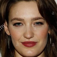 Tess Haubrich Meztelen