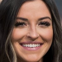 Tia Meztelen
