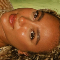 Toni Camille Meztelen