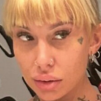 Toni Trips Meztelen