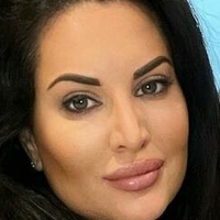 Trophy Wife Meztelen