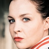 Valerie Koch Meztelen