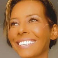 Valerie Senna Meztelen