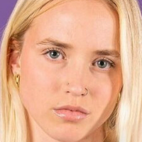 Van Lyth Meztelen