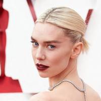 Vanessa Kirby Meztelen