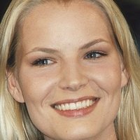 Verena Araghi Meztelen