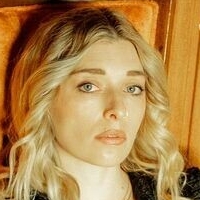 Verite Meztelen