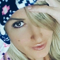 Violet Kol Meztelen