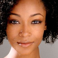 Yaya DaCosta Meztelen