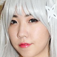 Yoonie Meztelen