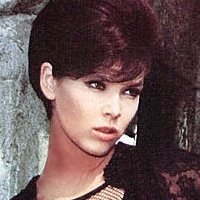 Yvonne Craig Meztelen