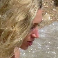 Zara Charles Meztelen