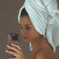 Zeina Meztelen