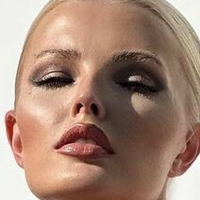Zienna Sonne Meztelen