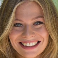 Zoe Straub Meztelen
